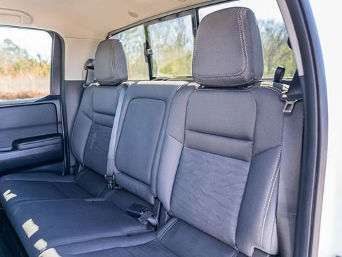 Used 2024 Nissan Frontier SV w/ Technology Package image 18