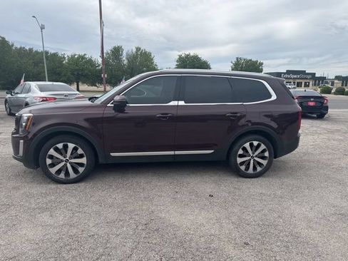 Used 2022 Kia Telluride EX w/ EX Premium Package FWD image 2