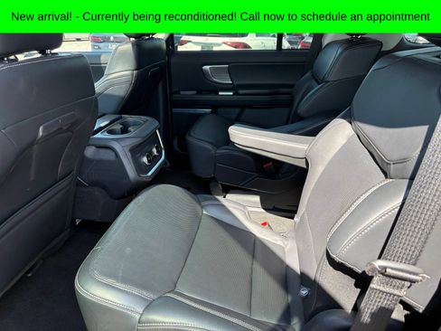 Used 2025 Ford Expedition Platinum AWD/4WD image 6