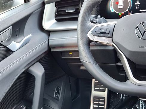 New 2026 Volkswagen Tiguan SE R-Line image 25