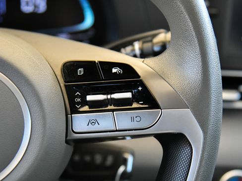 Used 2024 Hyundai Elantra SE image 27