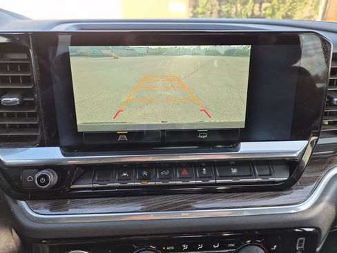 Used 2022 Chevrolet Silverado 1500 LT AWD/4WD image 16