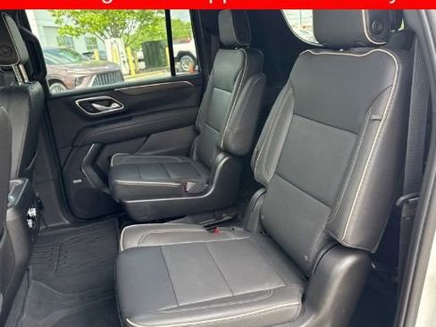 Used 2023 GMC Yukon XL SLT AWD/4WD image 5