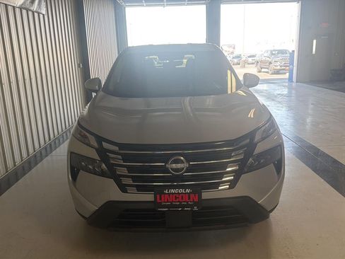 Used 2024 Nissan Rogue SV image 7