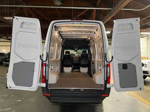 Used 2025 Mercedes-Benz Sprinter 2500 image 15