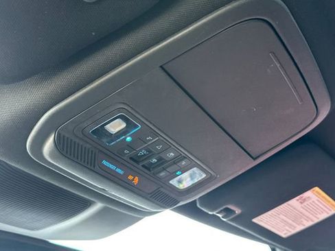 Used 2021 Ford Explorer King Ranch w/ Premium Technology Package image 25