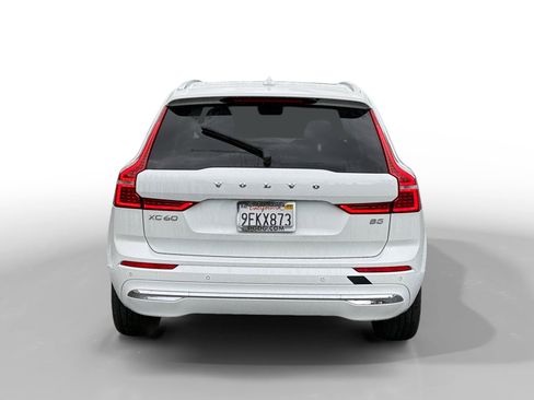 Used 2023 Volvo XC60 B5 Plus image 4