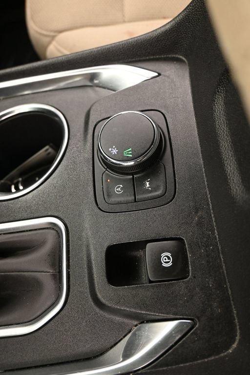 Used 2024 Chevrolet Traverse LS FWD image 23