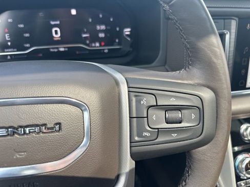 Used 2022 GMC Yukon Denali w/ Denali Ultimate Package AWD/4WD image 21