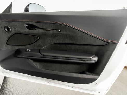 Used 2025 Aston Martin V8 Vantage Coupe image 43