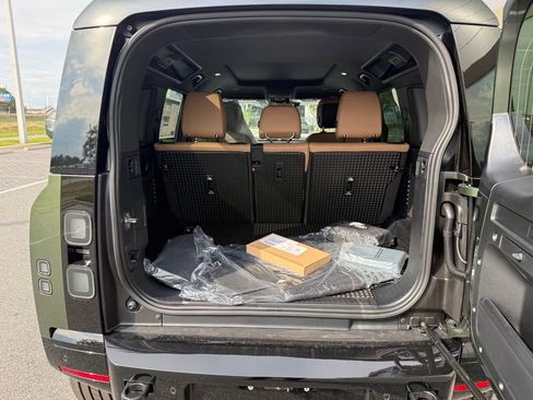 New 2026 Land Rover Defender 110 X-Dynamic SE AWD/4WD image 10