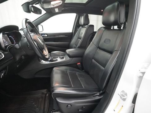 Used 2019 Jeep Grand Cherokee Overland AWD/4WD image 7
