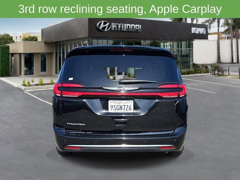 Used 2025 Chrysler Pacifica Select FWD image 4