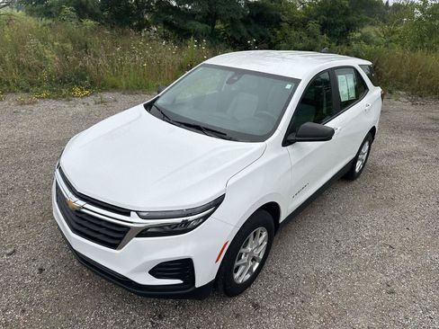 Used 2022 Chevrolet Equinox LS w/ Driver Confidence II Package AWD/4WD image 10