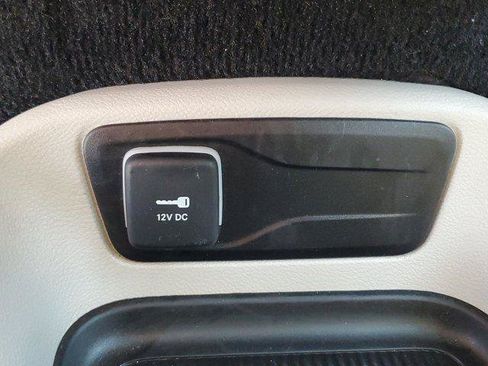 Used 2024 Chrysler Pacifica Touring-L FWD image 29