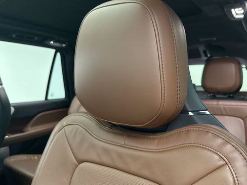 Used 2023 Lincoln Navigator Reserve AWD/4WD image 8