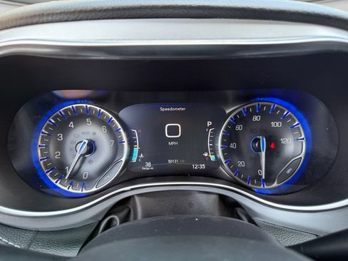 Used 2025 Chrysler Pacifica Limited FWD image 13