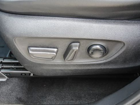 Used 2021 Toyota Highlander XLE AWD/4WD image 21
