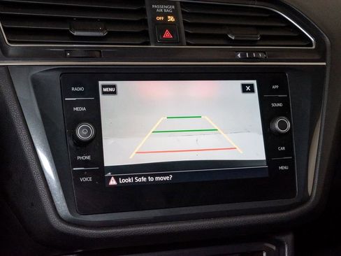 Used 2020 Volkswagen Tiguan SE w/ Panoramic Sunroof Package AWD/4WD image 17