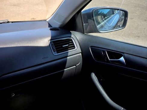 Used 2011 Volkswagen Jetta SE FWD image 24