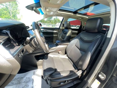Used 2017 Cadillac XT5 Luxury w/ Driver Awareness Package FWD image 11