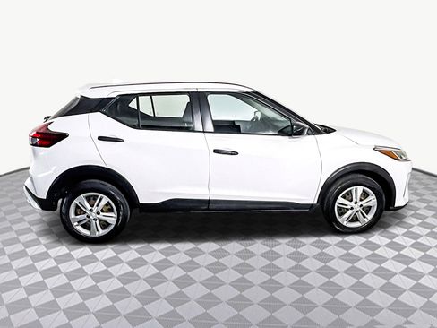 Used 2022 Nissan Kicks S image 11