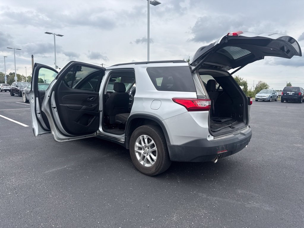 Used 2019 Chevrolet Traverse LT FWD image 14