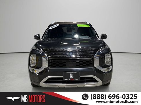 Used 2023 Mitsubishi Outlander SEL AWD/4WD image 2