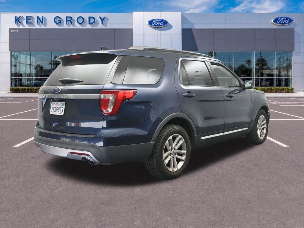 Used 2017 Ford Explorer XLT w/ Equipment Group 201A FWD image 7