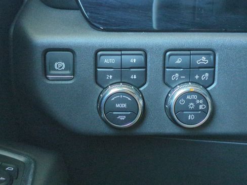 Used 2024 GMC Sierra 1500 SLT w/ SLT Premium Package AWD/4WD image 41