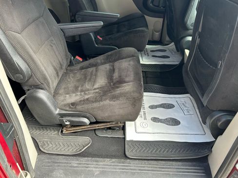 Used 2014 Dodge Grand Caravan SXT image 11