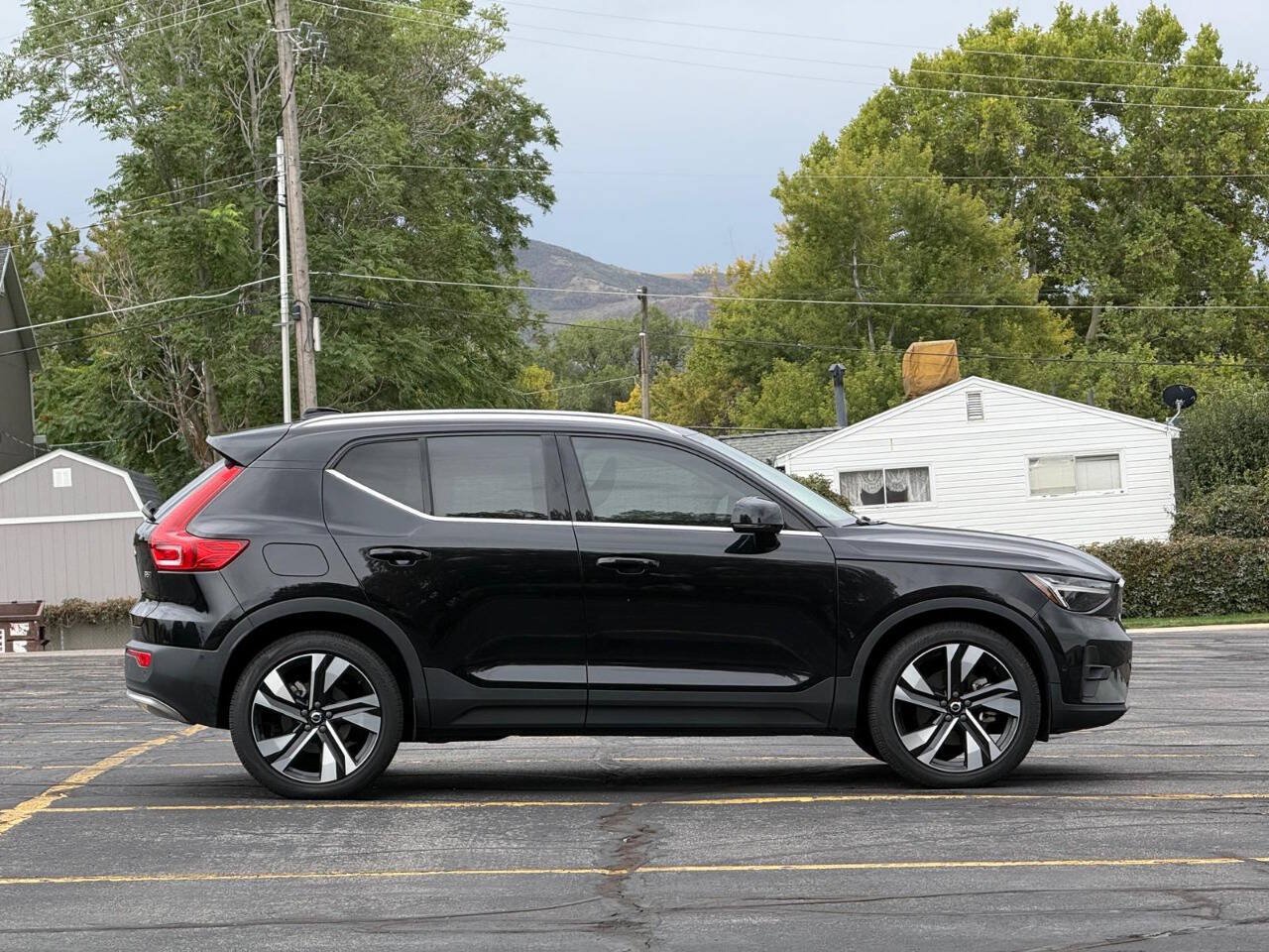 Used 2023 Volvo XC40 B5 Plus w/ Climate Package AWD/4WD image 6