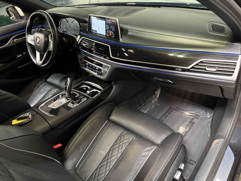 Used 2018 BMW 750i RWD image 34