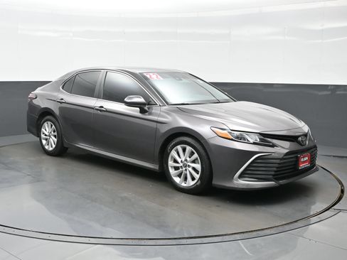 Used 2022 Toyota Camry LE FWD image 8