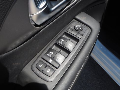 New 2025 Chrysler Pacifica Select w/ Uconnect Theater Family Group image 28