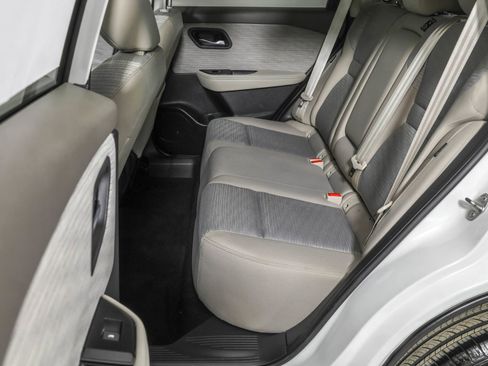 Used 2023 Nissan Rogue SV image 35