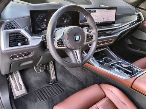 Used 2025 BMW X7 M60i image 10