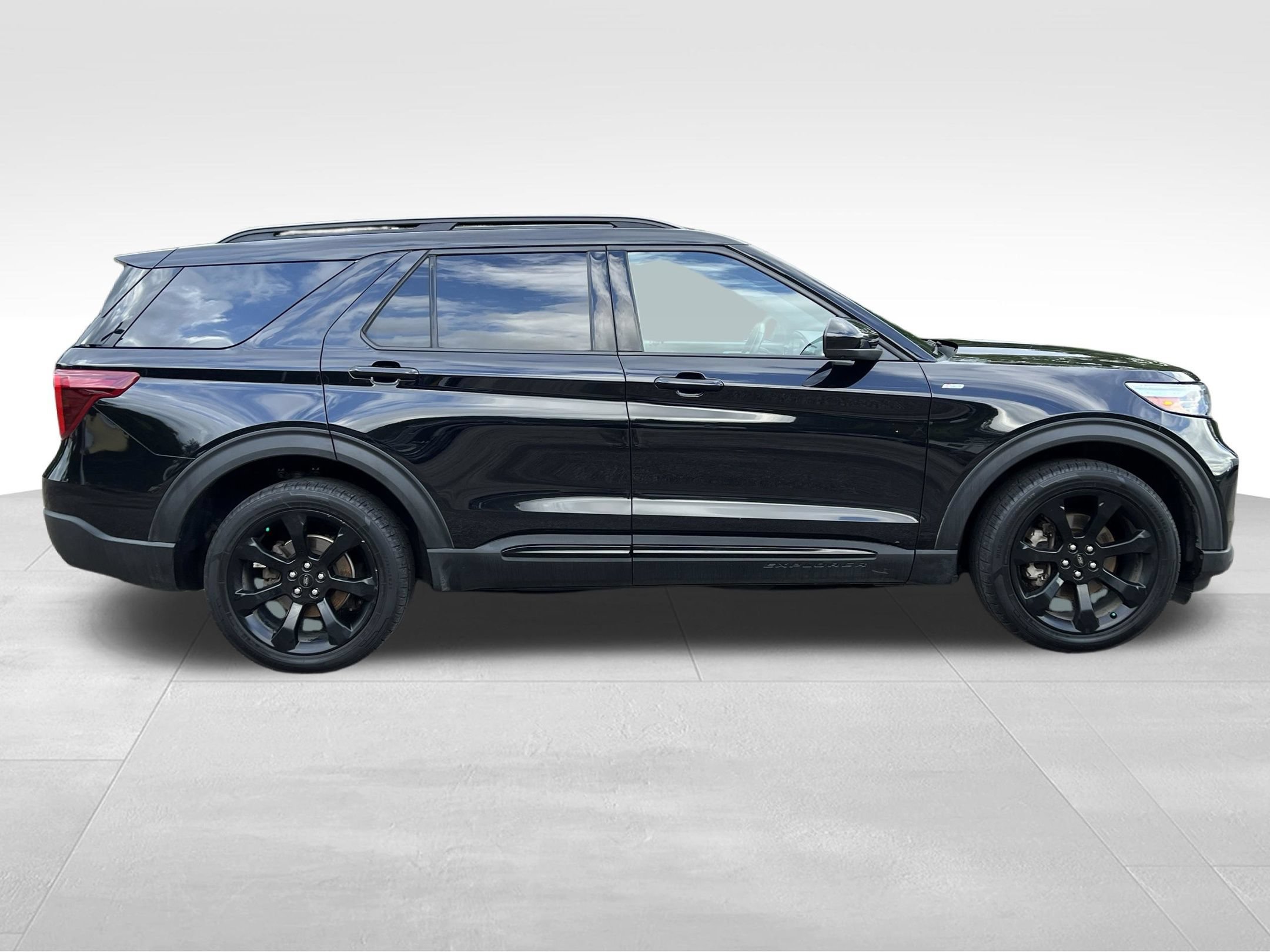 Used 2023 Ford Explorer ST-Line AWD/4WD image 5