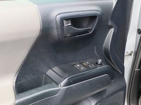 Used 2020 Toyota Tacoma SR image 18