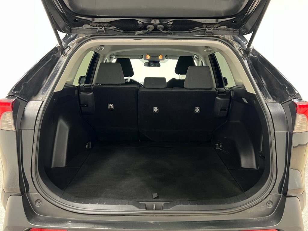 Used 2020 Toyota RAV4 XLE AWD/4WD image 25