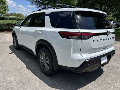 New 2026 Nissan Pathfinder SV w/ SV Premium Package FWD image 5