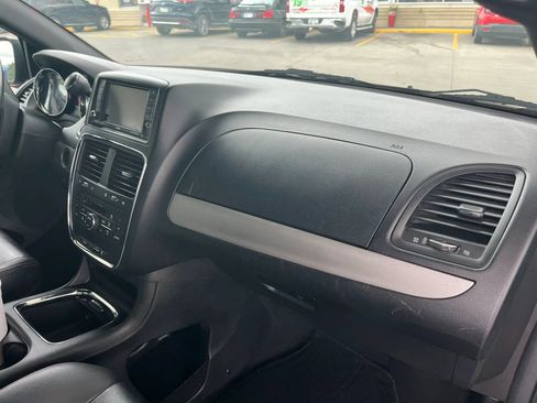 Used 2019 Dodge Grand Caravan GT FWD image 19