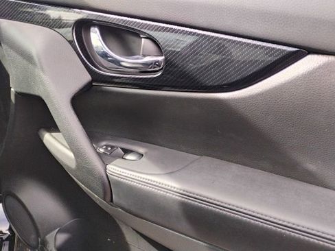 Used 2020 Nissan Rogue SL image 16