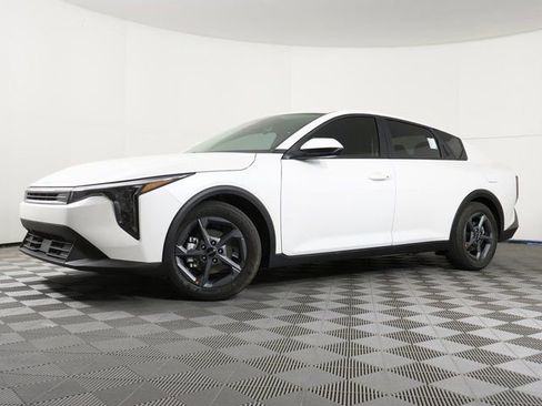 New 2026 Kia K4 LXS image 1