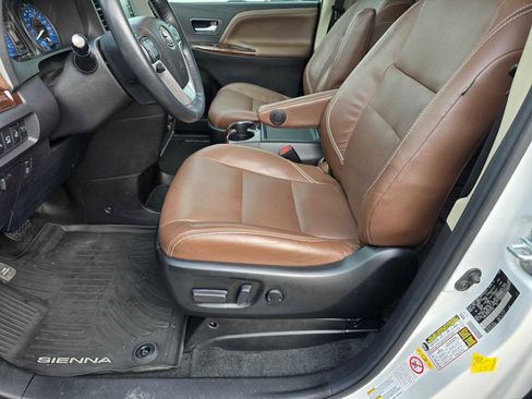 Used 2019 Toyota Sienna Limited Premium image 21