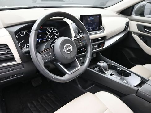 Used 2023 Nissan Rogue SV w/ SV Premium B Package FWD image 17