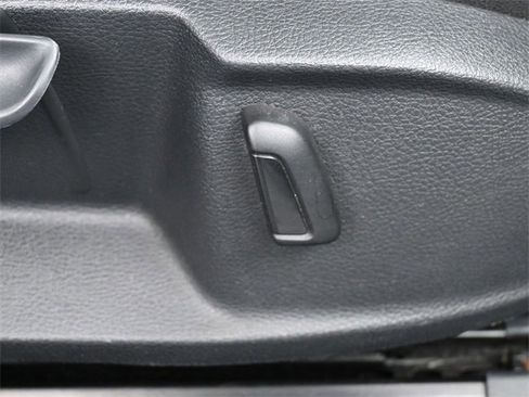 Used 2015 Volkswagen Golf S image 31