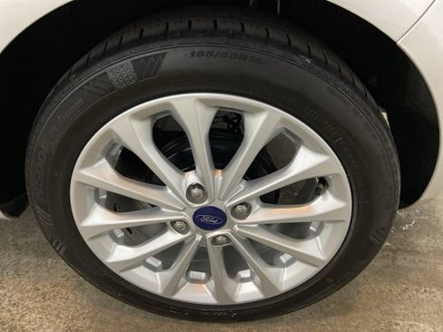 Used 2014 Ford Fiesta SE w/ Equipment Group 201A image 9