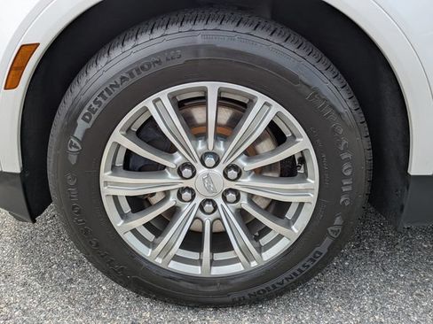 Used 2018 Cadillac XT5 Luxury w/ Driver Awareness Package FWD image 11