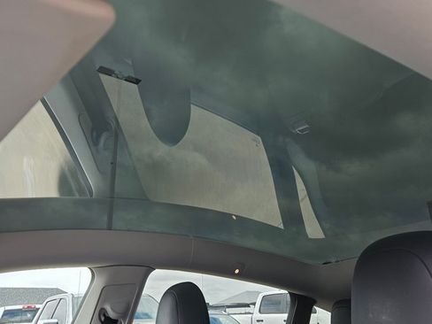 Used 2022 Tesla Model Y Performance AWD/4WD image 9